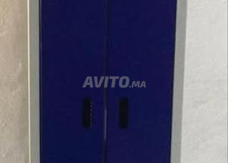 خزانة ملابس معدنية