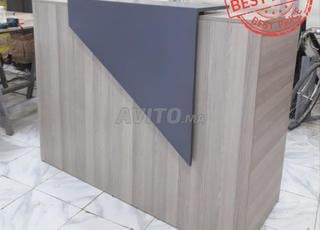 Bureau comptoir d'accueil avec caisson