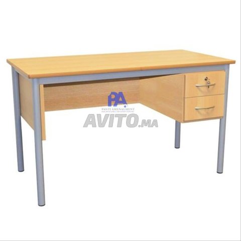 Bureau piètement métallique
