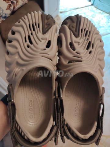 Crocs 42 hommes