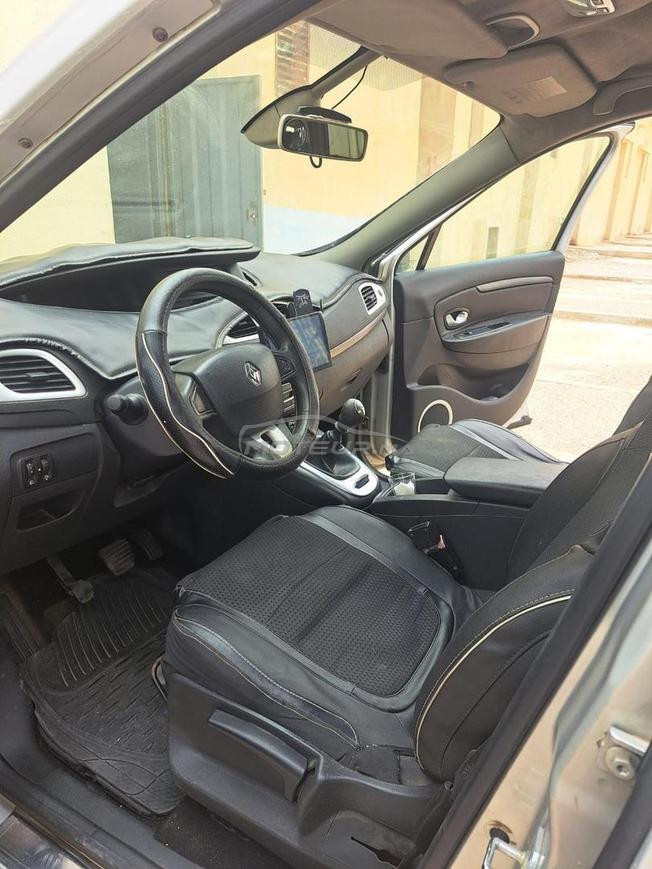 Renault Scenic Diesel Manuelle 2011 à Dakhla