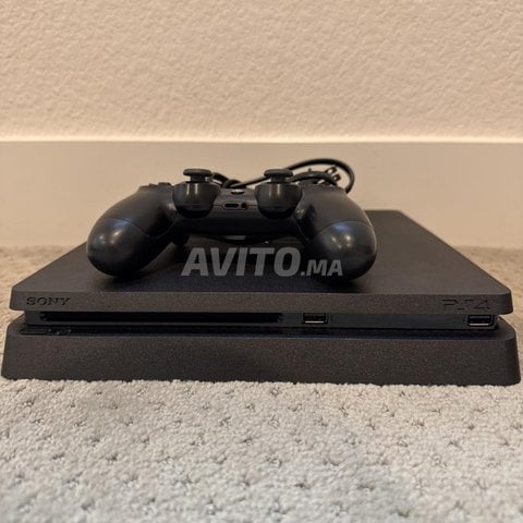Playstation 4 Slim (PS4)