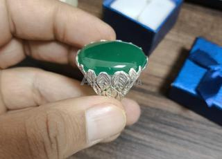 خاتم مشرقي متوج بعقيق يمني اخضر