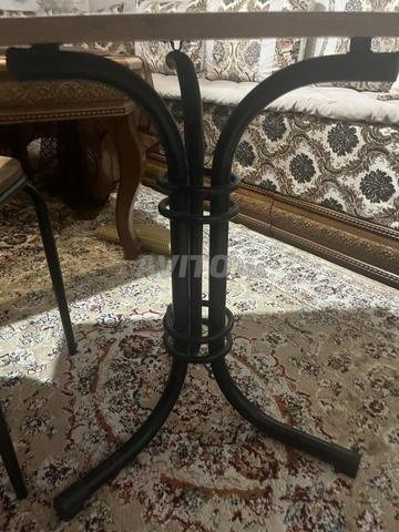 Table avec 2 chaises a vendre - 2