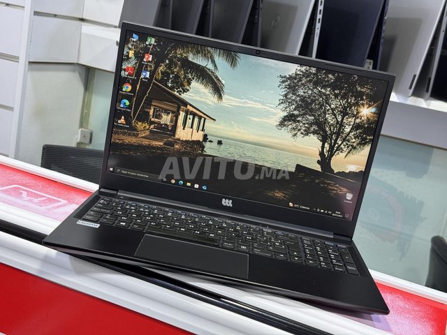  CLEVO TTL 15P i5 10 TH/16GB/256 SSD/UHD 