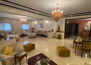 Spacieux appartement de 3 façades à vendre