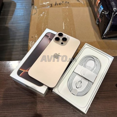 Comme neuf avec boîte iPhone 16 pro Max 256gb