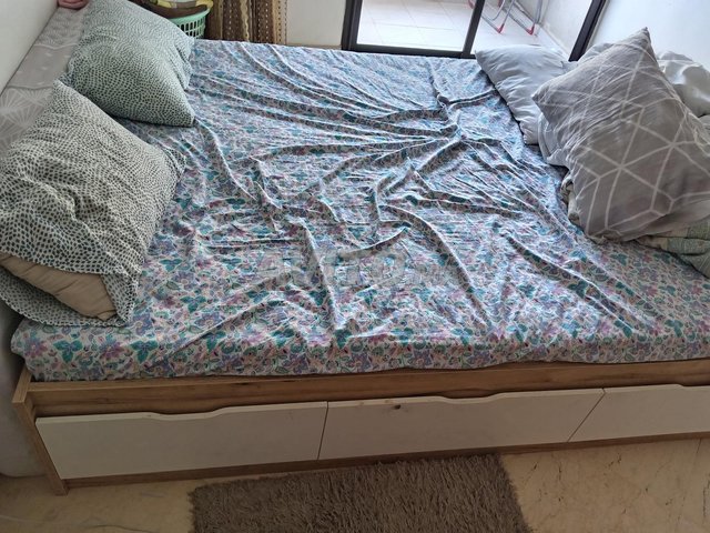 un grand lit à vendre 