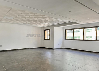 Des Plateaux de bureaux