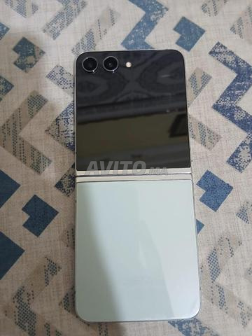 📱 Samsung Z Flip 5 - شاشة مضروبة جزئياً ولكن خدام - 2