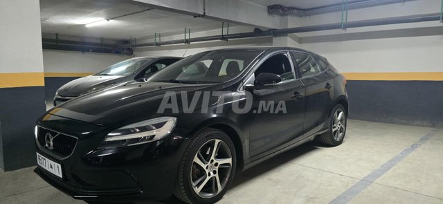 VOLVO V40 D2 