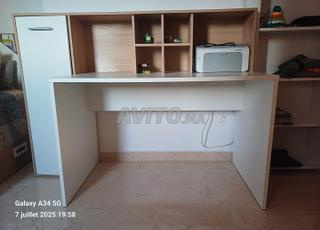 مكتب في حالة جيدة