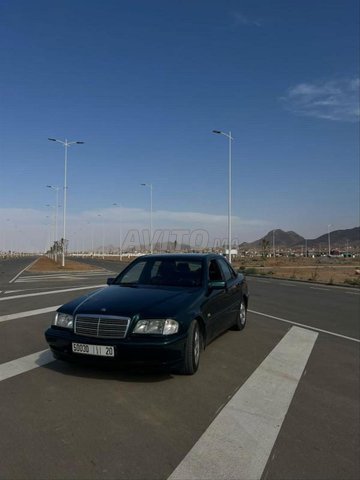Mercedes-Benz 220 Diesel Manuelle 1998 à Driouch