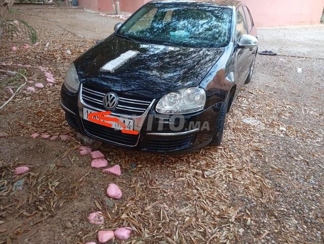 سيارة نوع فولزفاغن  في اقا نواحي مدينة طاطا 