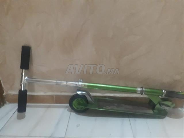 Trottinette pliante pour enfant Très bon état   - 2