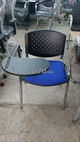 chaise iso avec table écritoire 