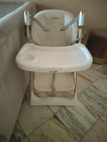 chaise bebe/ table à manger 