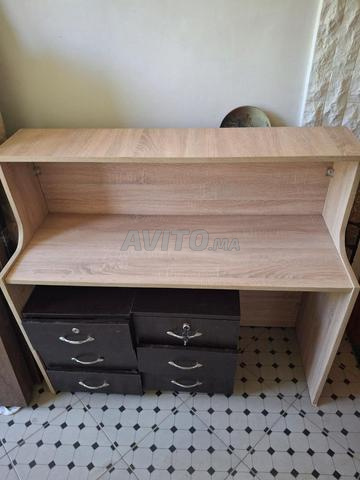 مكاتب و كراسي و زرابي و آثاث للبيع