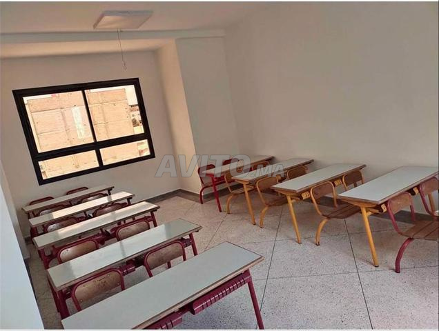 Chaise écolier avec écritoire et table 