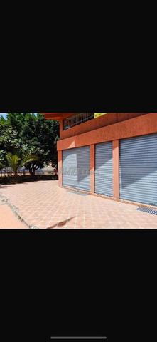 Magasin d'angle à louer 140 m2