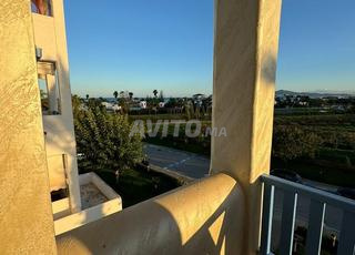 شقة للكراء بإقامة جوهرة سمير قريبة من البحر