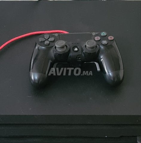 Ps4 pro et deux manettes