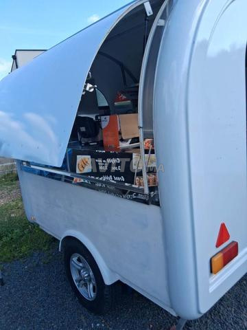 REMORQUE FOOD TRUCK EN TRÈS BONNE ÉTAT 