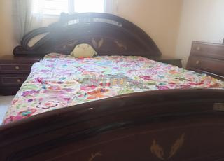 Lit  deux chevet et commode etmatelas