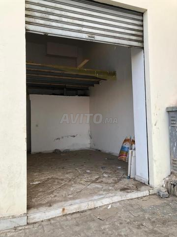 Garage Spacieux avec Mezzanine et Salle de Bain - 2