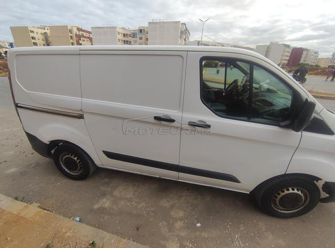 ford transit  très bon état (consommation mzyana) 