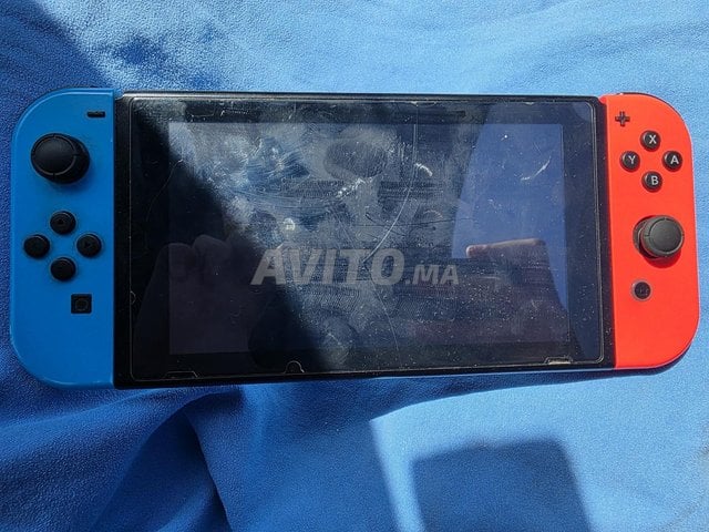 Nintendo Switch avec pochette et 6 jeux inclus