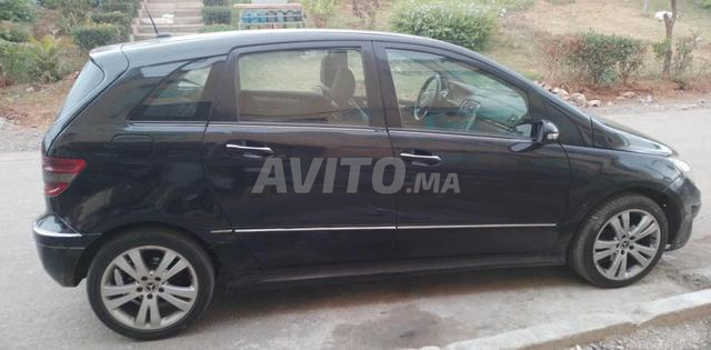 Mercedes-Benz 180 Diesel Manuelle 2005 à Rabat - 2