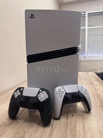 Playstation 5 Pro avec 2 Manettes et compte Sony