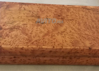 صندوق خشبي فاخر مصنوع يدوياً من خشب العرعار.