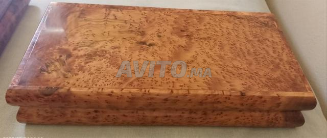 صندوق خشبي فاخر مصنوع يدوياً من خشب العرعار.