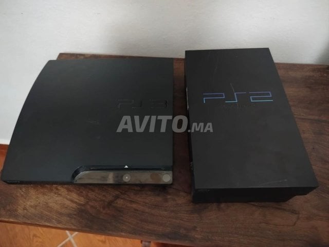 Lot PS3 slim avec sa manette de jeu plus PS2 Fat