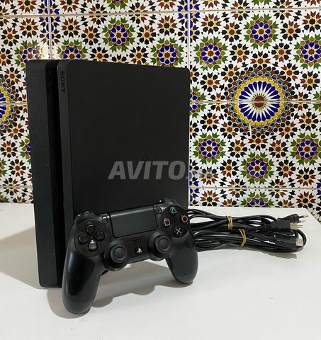 Ps4 slim online et 2 manette et Fifa 23