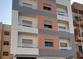 Grand appartement ensoleillé de trois pièces de 109 mètres carrés