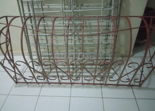 إطارات حديدية للنوافذ