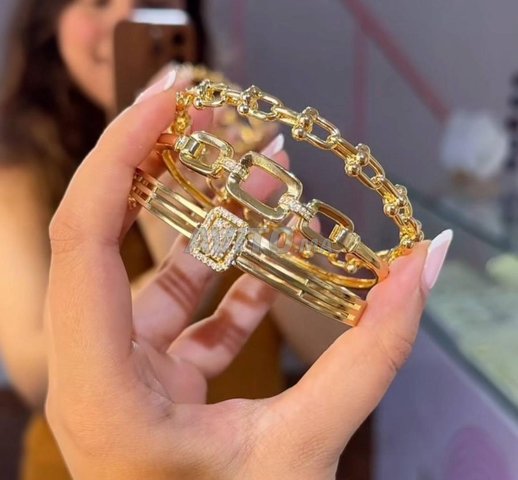 3 bracelets acier inoxydable couleur d'or 