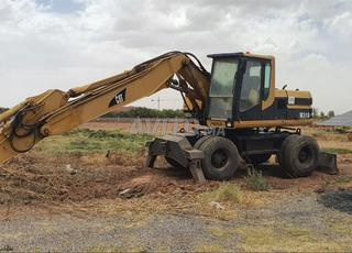 CAT M318 pelle pneu