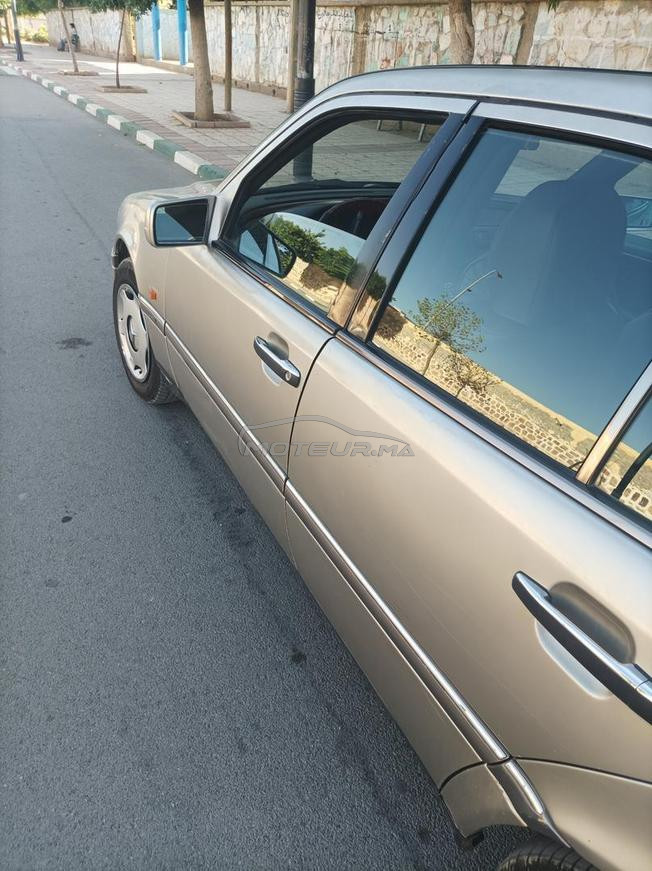 Mercedes-Benz 220 Diesel Manuelle 1994 à Targuist