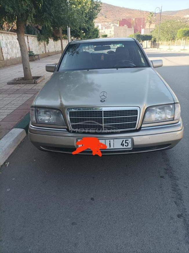 Mercedes-Benz 220 Diesel Manuelle 1994 à Targuist
