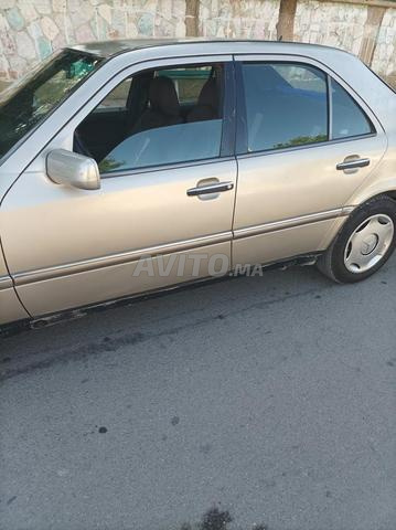 Mercedes-Benz 220 Diesel Manuelle 1994 à Targuist - 2