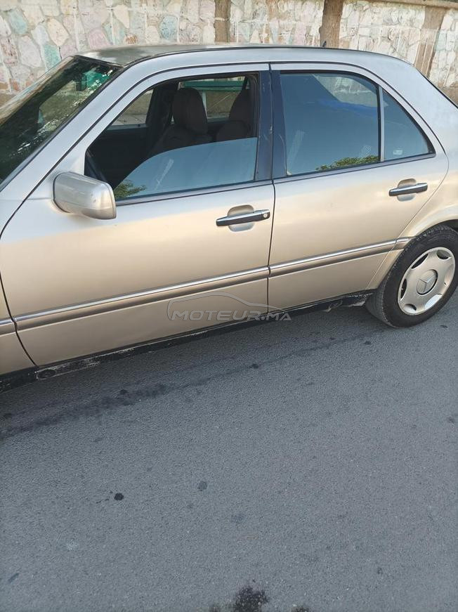 Mercedes-Benz 220 Diesel Manuelle 1994 à Targuist