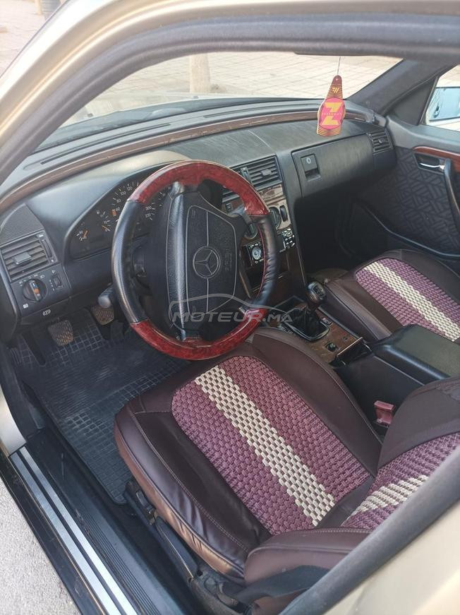 Mercedes-Benz 220 Diesel Manuelle 1994 à Targuist