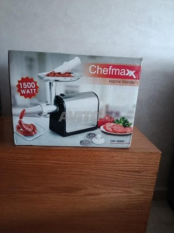 Hachoir à viande électrique de la marque Chefmax.