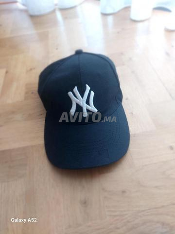 casquette new yera neuve et noire et authentique 
