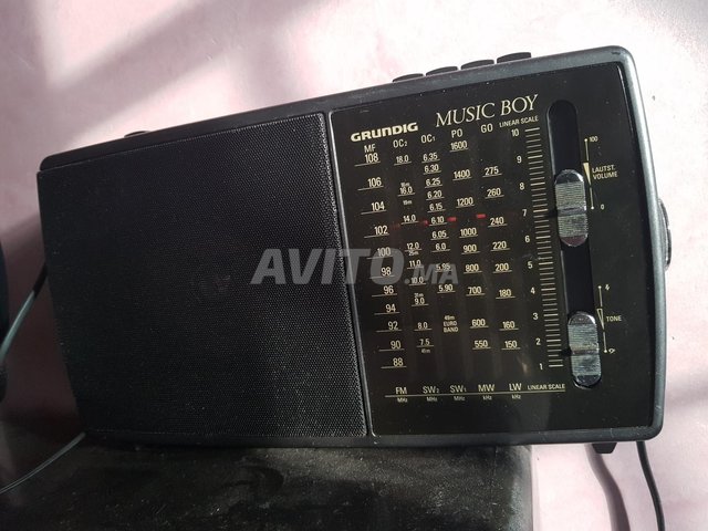 Vintage Grundig Music Boy 170 Portable Radio