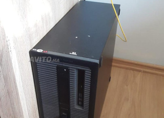 HP PRODESK et clavier souris tapis de souris